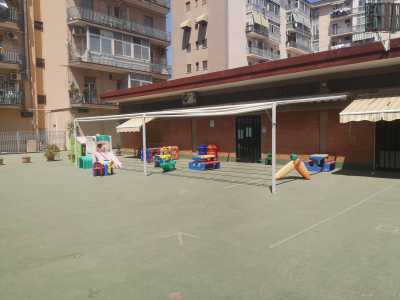 Zorro divenne in poco tempo la mascotte del quartiere, conosciuto e salutato da tutti, in particolare dai bambini della scuola d�infanzia comunale che sorge accanto al terreno. �Nella prima decade di giugno organizzavamo con piccoli e maestri un istruttivo e divertente giro nel frutteto�, sottolinea il contadino 